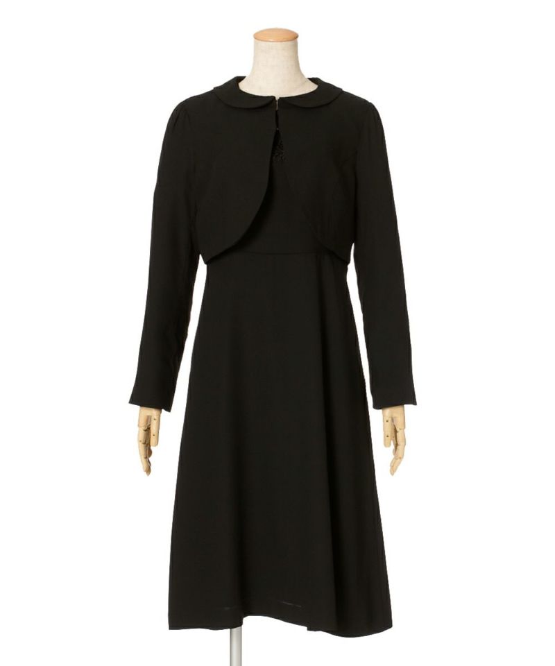 black / Coordination with one piece using yoke lace