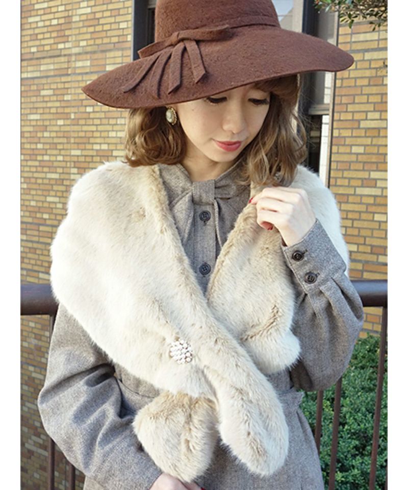 パールブローチ付きエコファーショール/an another angelus