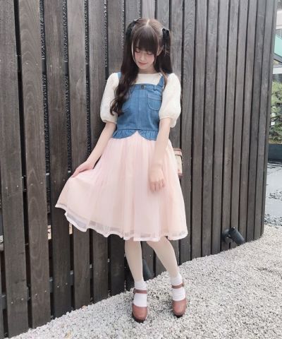 model: 162cm (light pink)
