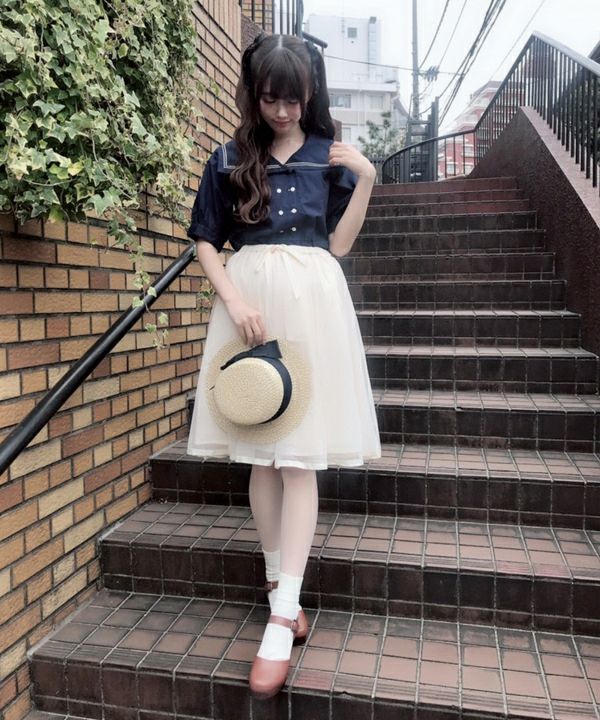 model: 162cm (off white)
