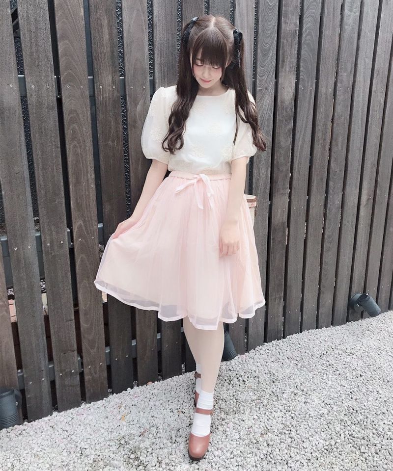 model: 162cm (light pink)
