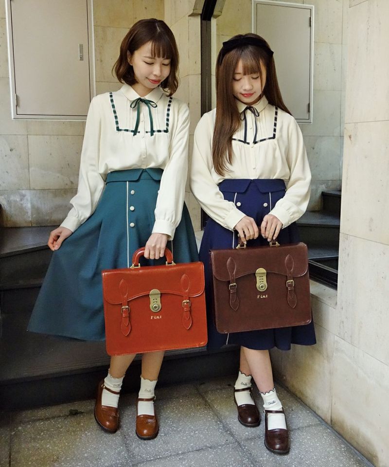 image photo (Left model: 158cm Right model: 153cm)