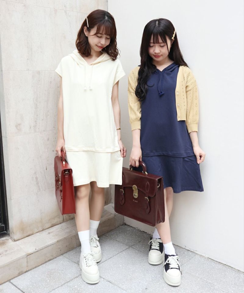 Left: 158cm / Right: 153cm
