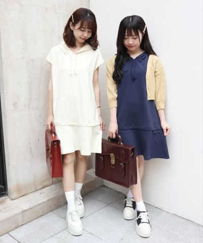 Left: 158cm / Right: 153cm