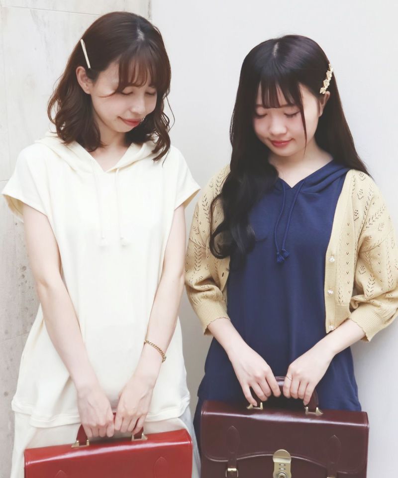 Left: 158cm / Right: 153cm