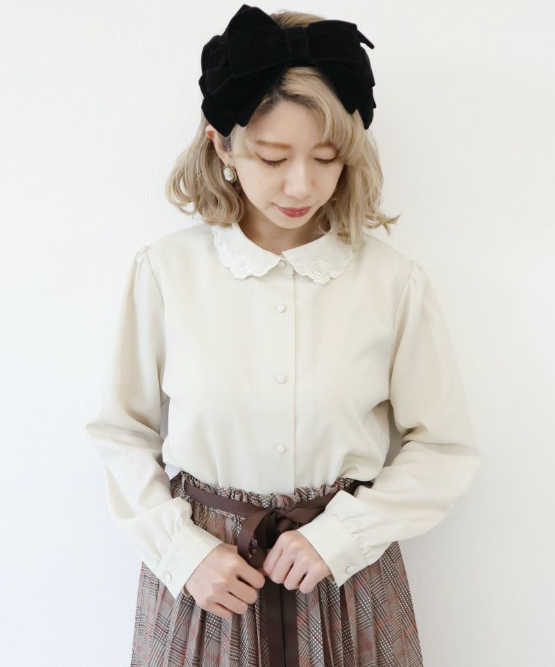カットワーク刺繍ジャボ付きブラウス/an another angelus