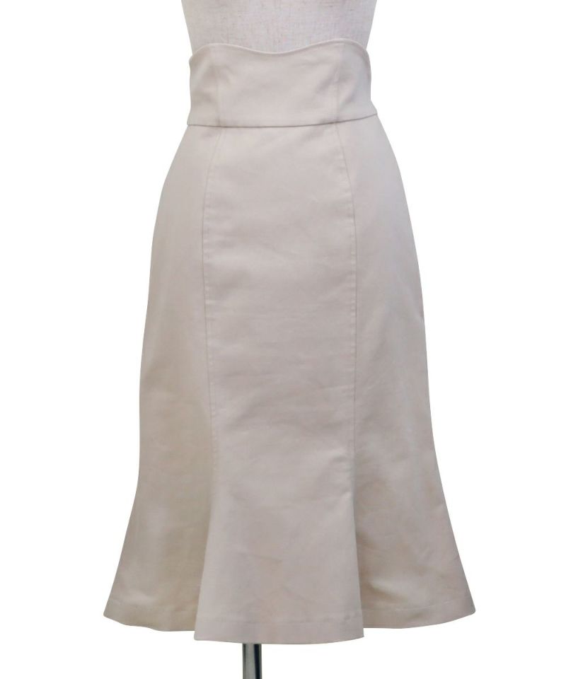 When suspenders are removed (ivory)