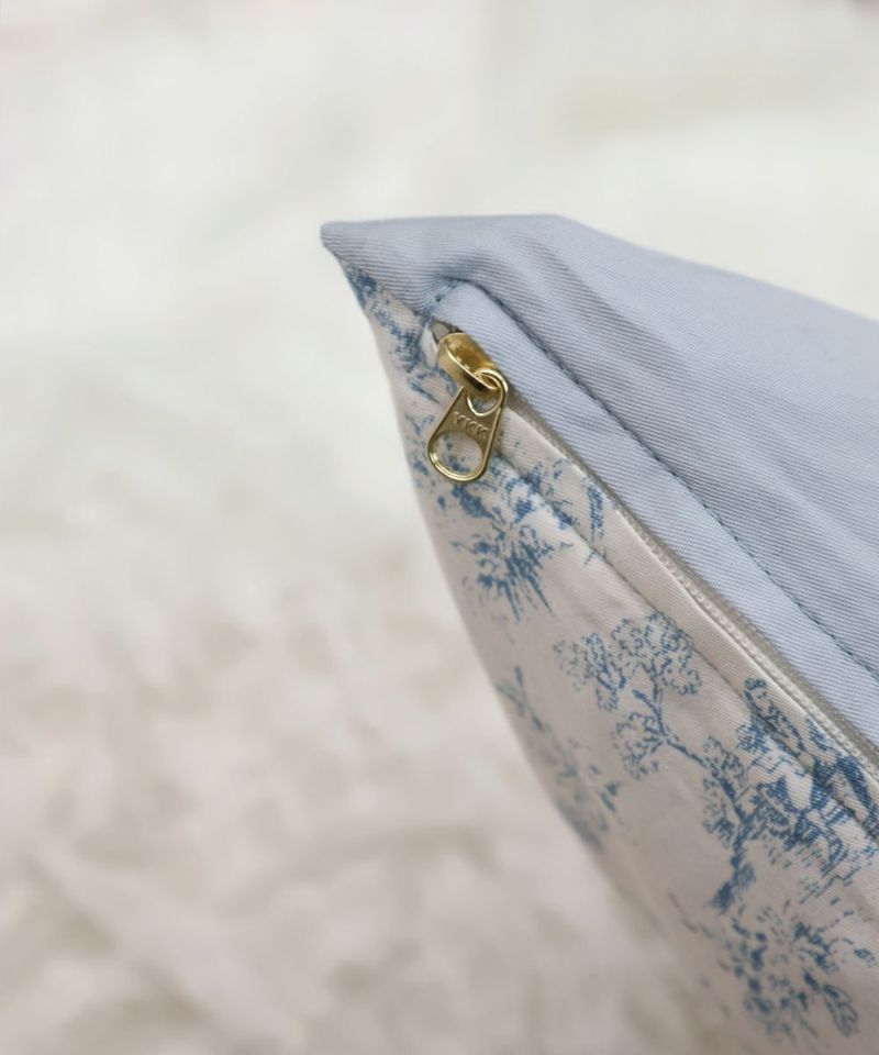 blue / fastener