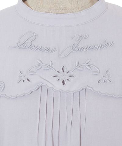 Embroidery up (light blue)