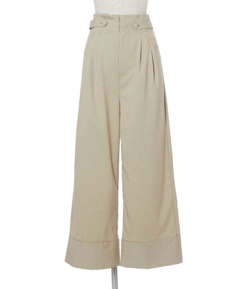 When suspenders are removed (beige x white)