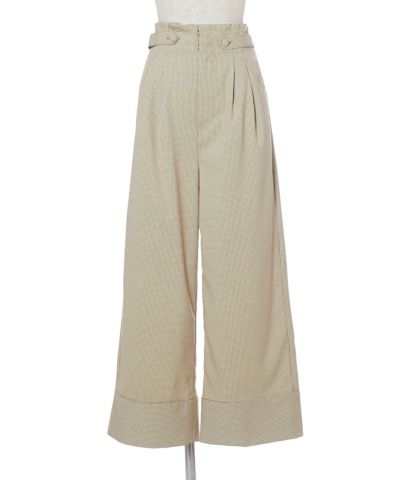 When suspenders are removed (beige x white)