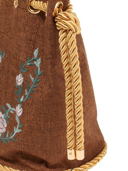 Detail up