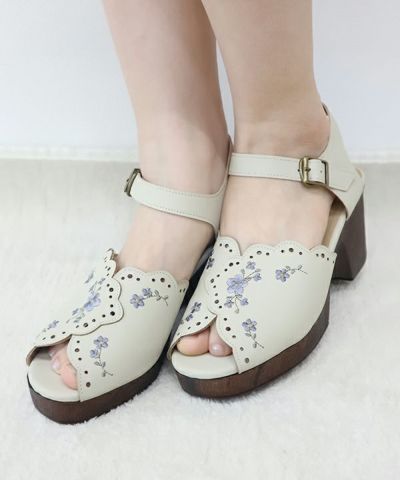 Floret embroidery wood-like sole sandals / F i.n.t [37AA02d004]