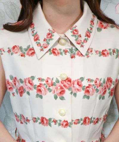 red / collar part