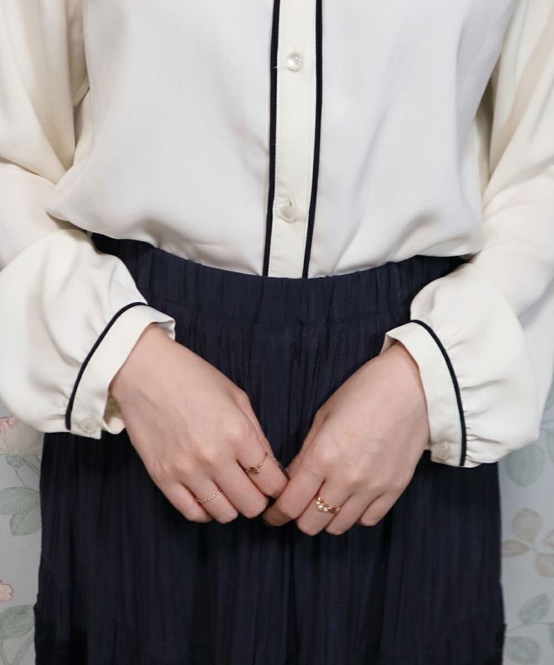 off × navy / Sleeve part