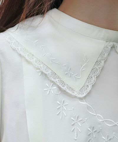 off white / collar part