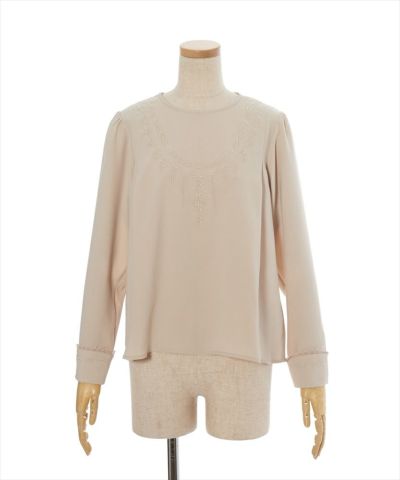 When the collar and ribbon are removed (beige)