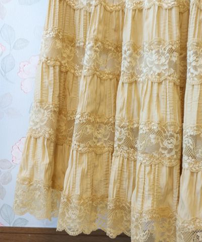 light yellow / hem