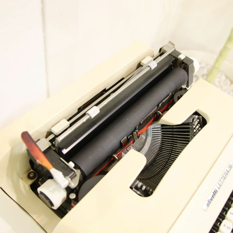 お取り寄せ品] オリベッティ / olivetti レッテラ / LETTERA 35 タイプライター レトロ マリオ・ベリーニ ヴィンテージ | F  i.n.t公式通販サイト