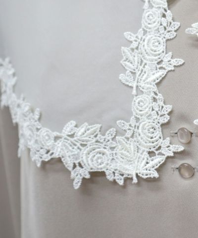 Collar up (light beige)