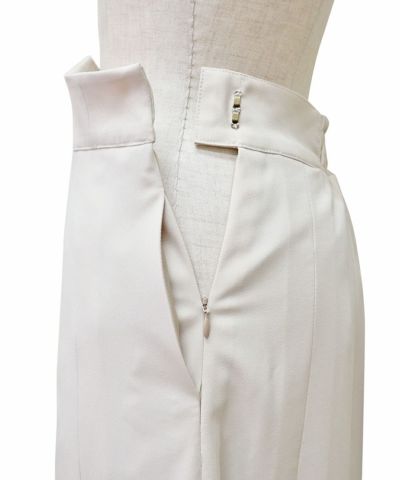 Side zipper up (ivory)