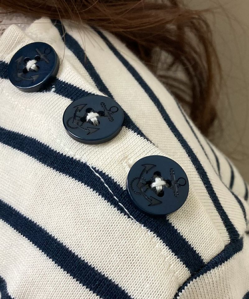 off white × navy / button