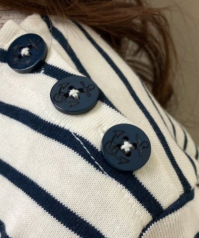 off white × navy / button
