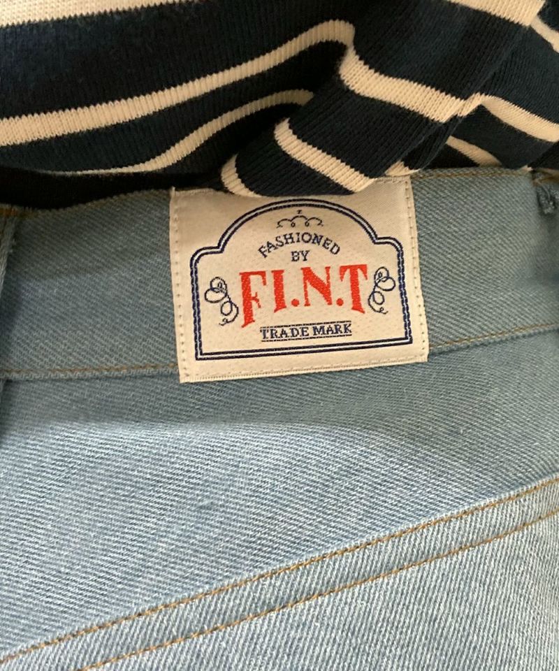 light blue / brand tag