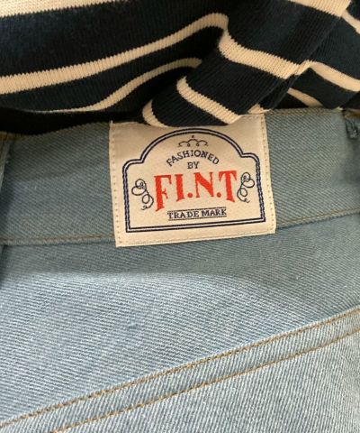 light blue / brand tag