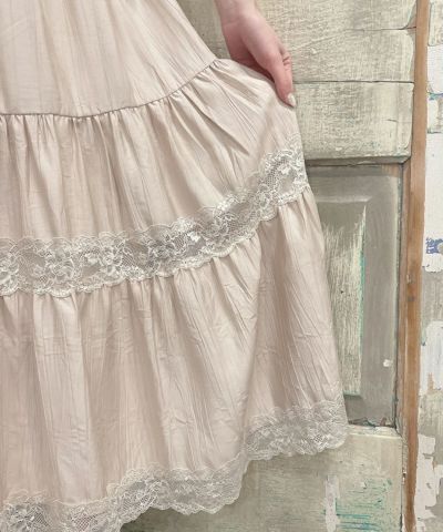 light beige / hem