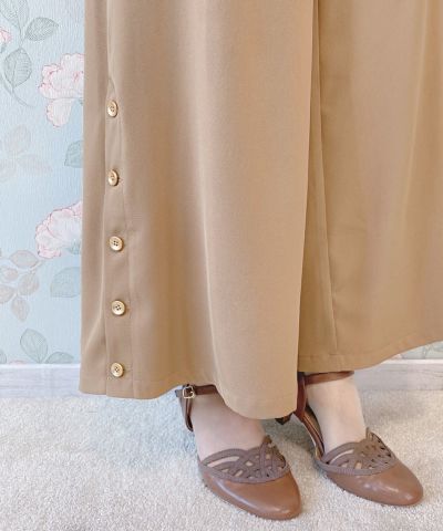 beige / button