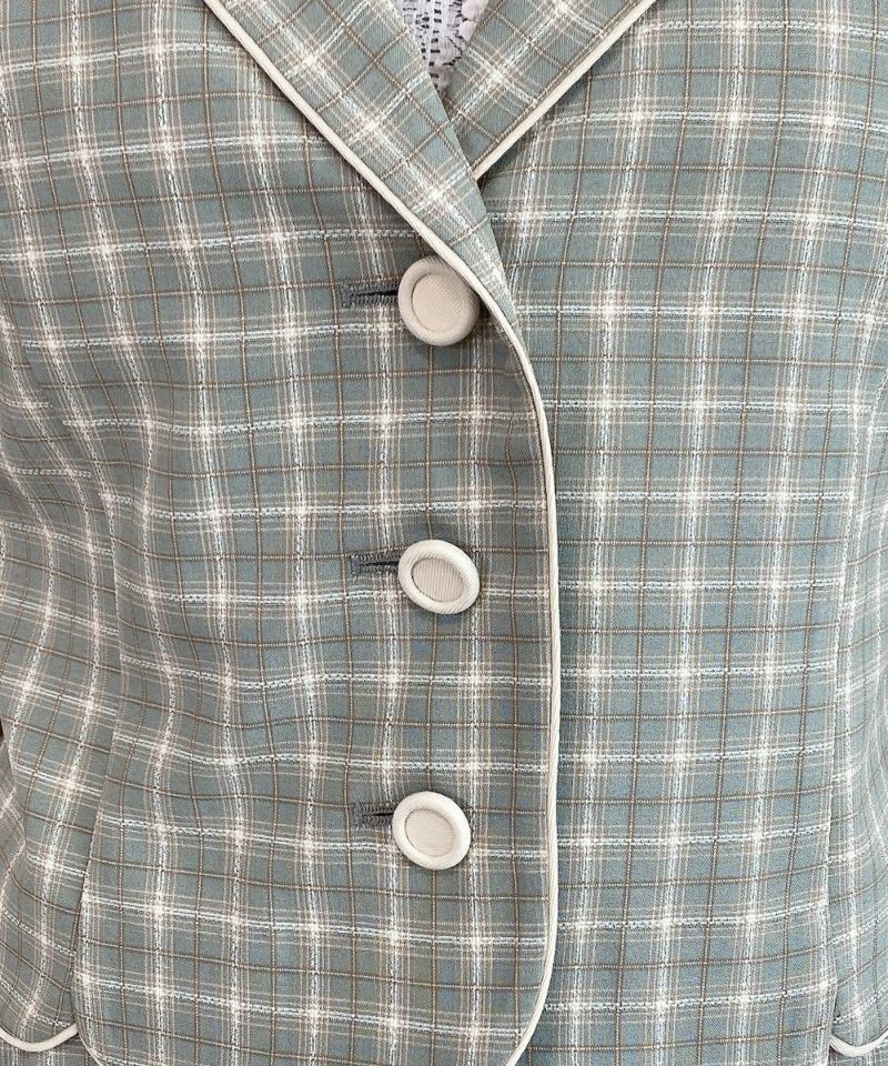 green × white / button