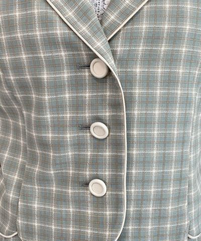 green × white / button