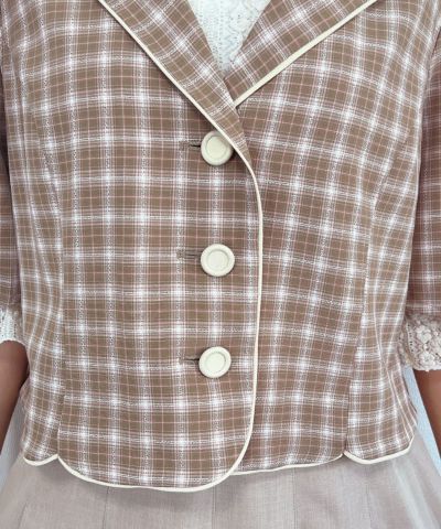 beige × white / button