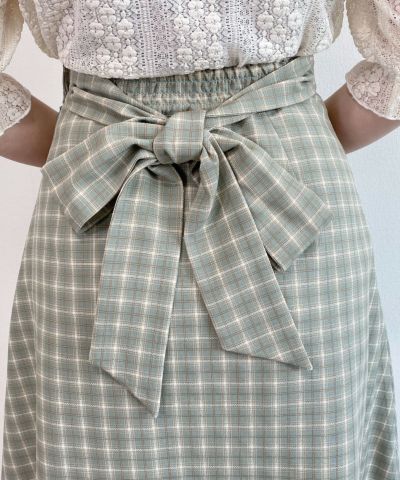 green × white / back ribbon