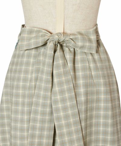 Back ribbon (green x white)
