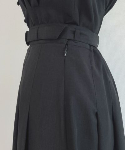 black / side fastener