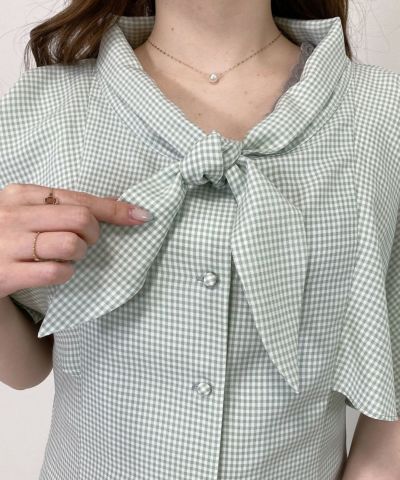 light green x white / bowtie