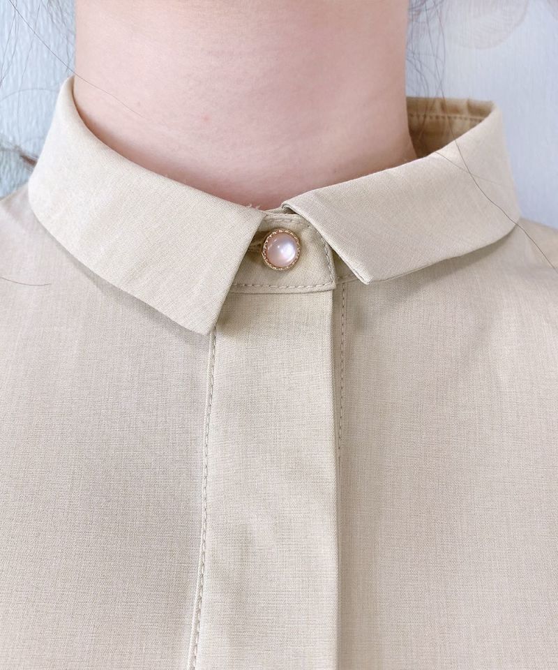 cream / collar