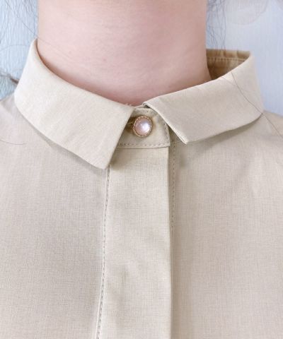 cream / collar