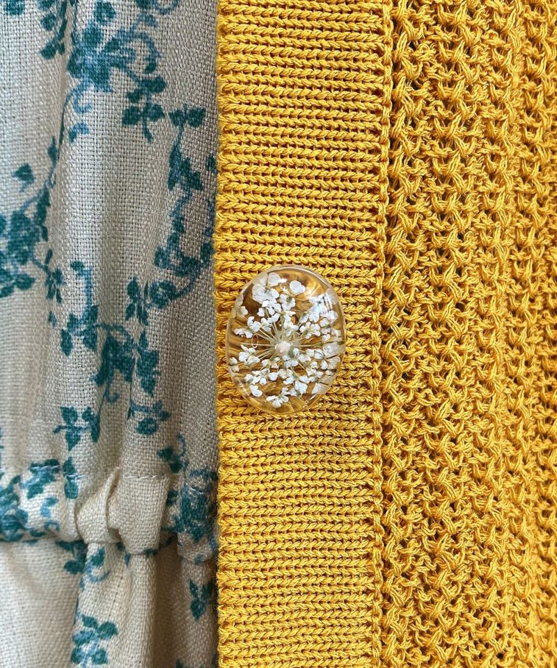 yellow / button
