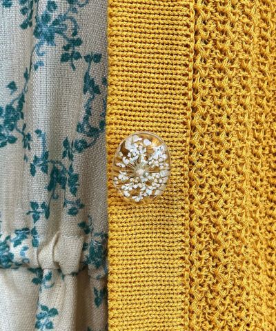 yellow / button