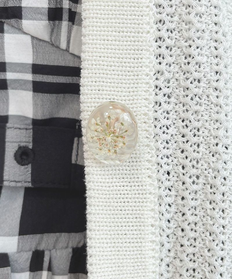 off white / button