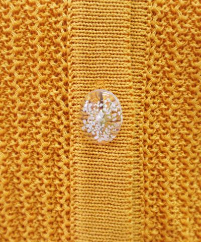 Button (yellow)