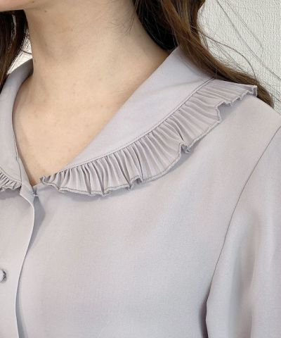 light gray / collar