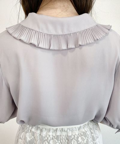 light gray / collar