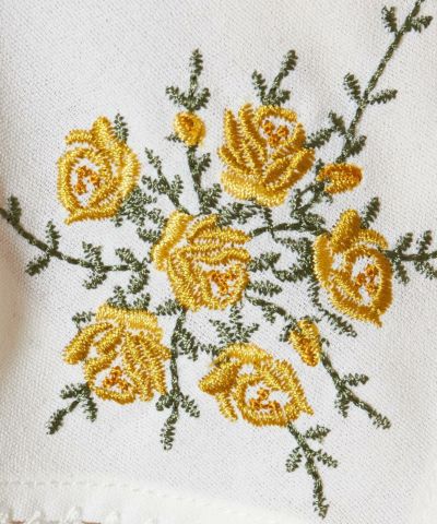 Embroidery up (off white)