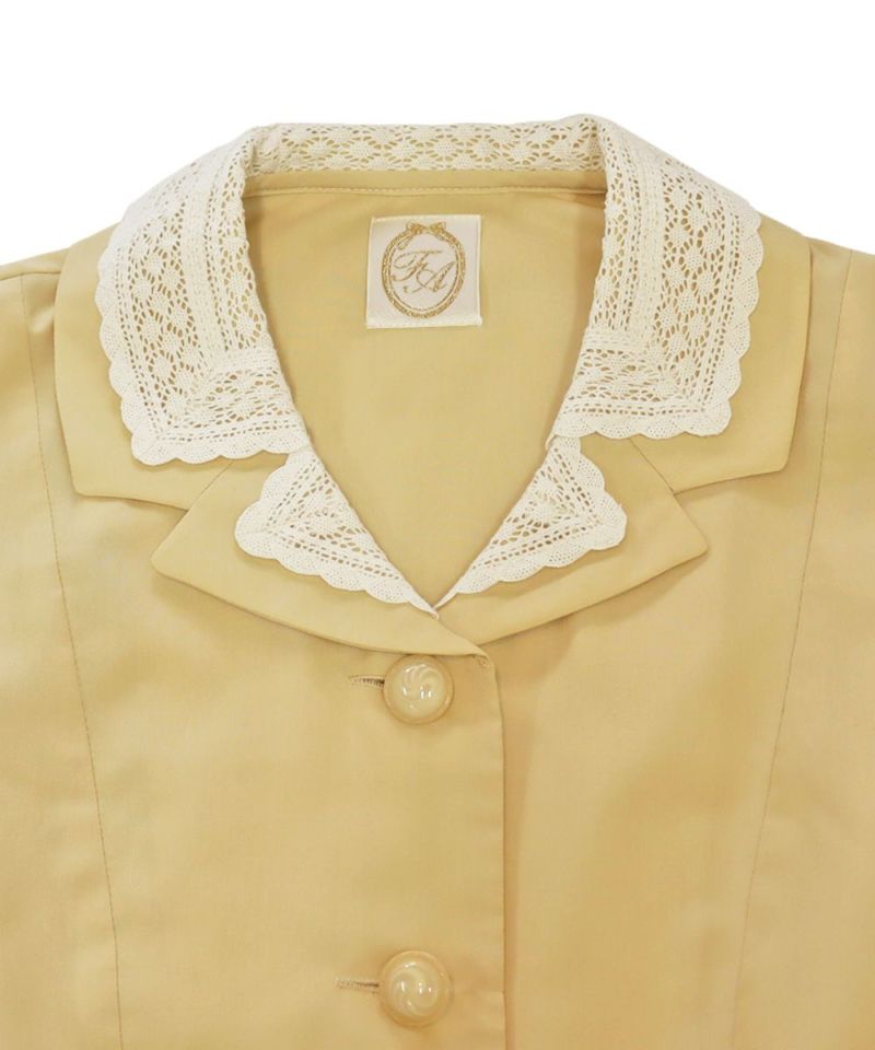 Collar up (light yellow)