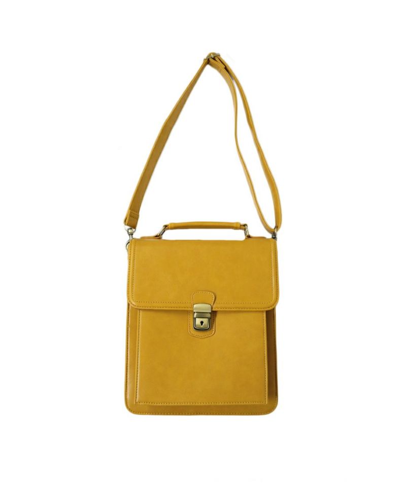 When used as a shoulder bag (mustard)