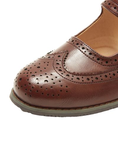 toes (brown)